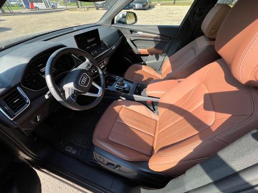 2023 Audi Q5 45 S line Premium