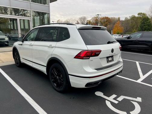 2022 Volkswagen Tiguan 2.0T SE R-Line Black 4MOTION