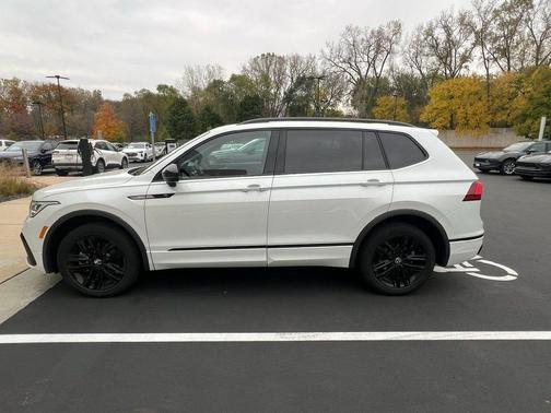 2022 Volkswagen Tiguan 2.0T SE R-Line Black 4MOTION