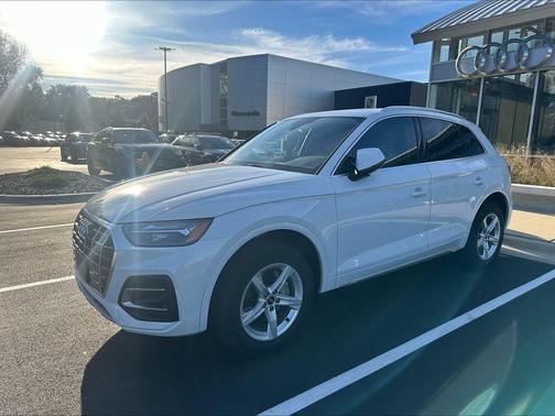 2023 Audi Q5 40 Premium