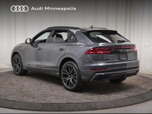 Daytona Gray Pearl Effect 2023 Audi Q8 55 Prestige