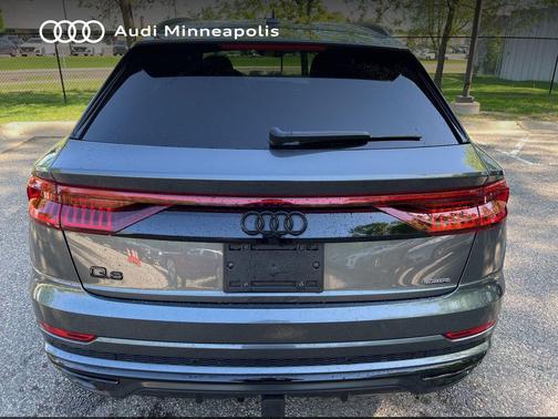 Daytona Gray Pearl Effect 2023 Audi Q8 55 Prestige