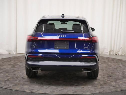 Navarra Blue Metallic 2026 Audi Q5 Premium TFSI quattro S tronic
