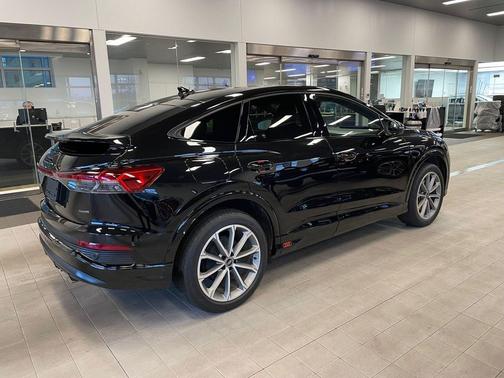 2022 Audi Q4 e-tron Prestige 50 quattro