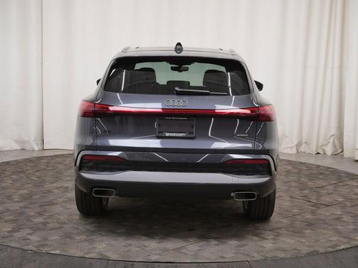 Tambora Gray Metallic 2026 Audi Q5 Premium Plus TFSI quattro S tronic