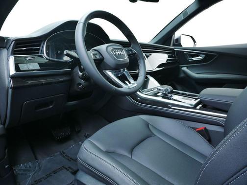 2025 Audi Q8 55 Premium Plus