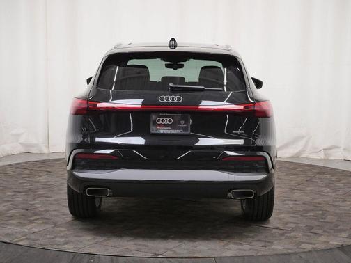 Mythos Black Metallic 2026 Audi Q5 Premium Plus TFSI quattro S tronic