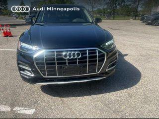 Mythos Black Metallic 2023 Audi Q5 40 Premium