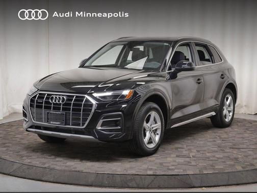 Mythos Black Metallic 2023 Audi Q5 40 Premium