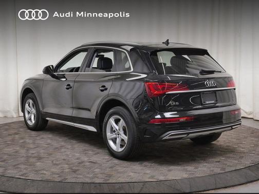 Mythos Black Metallic 2023 Audi Q5 40 Premium