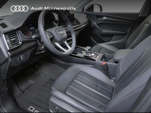 Mythos Black Metallic 2023 Audi Q5 40 Premium