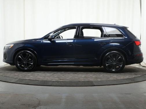 Waitomo Blue Metallic 2026 Audi Q7 55 Prestige