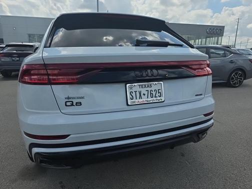 Glacier White Metallic 2023 Audi Q8 55 Premium Plus