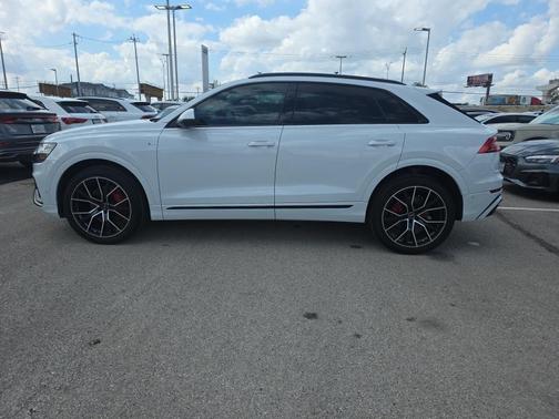 Glacier White Metallic 2023 Audi Q8 55 Premium Plus