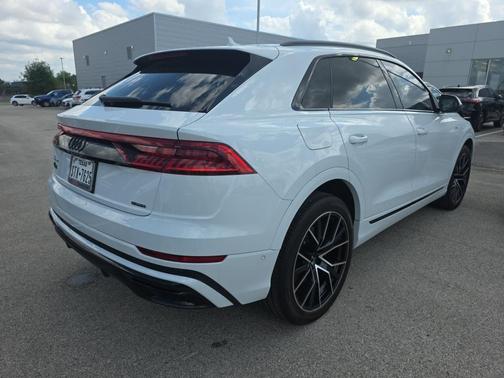 Glacier White Metallic 2023 Audi Q8 55 Premium Plus