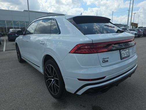 Glacier White Metallic 2023 Audi Q8 55 Premium Plus