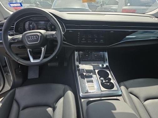 Glacier White Metallic 2023 Audi Q8 55 Premium Plus