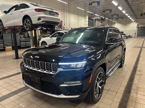 2022 Jeep Grand Cherokee Summit