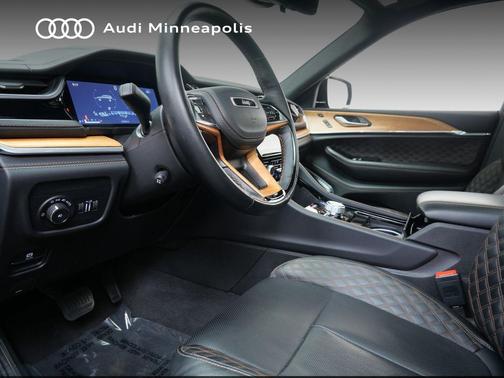 2022 Jeep Grand Cherokee Summit