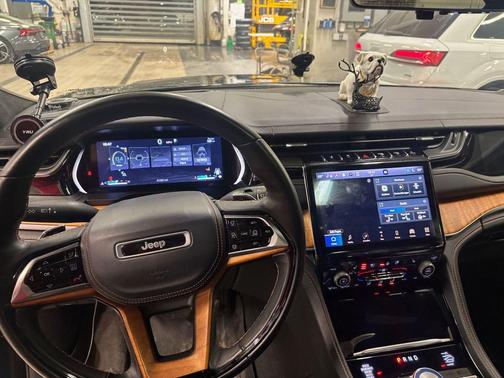 2022 Jeep Grand Cherokee Summit