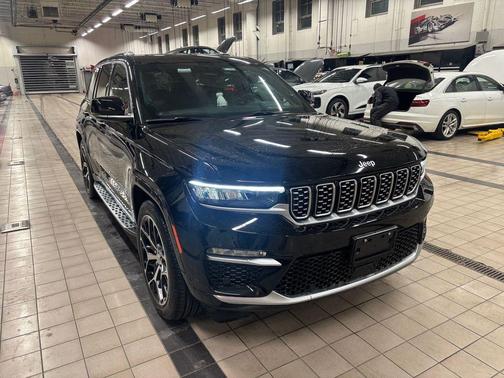 2022 Jeep Grand Cherokee Summit