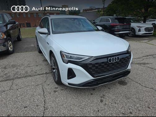 Glacier White Metallic 2024 Audi Q8 e-tron Premium Plus