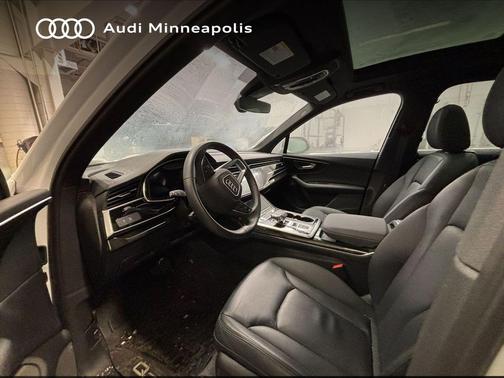 2023 Audi Q7 45 Premium