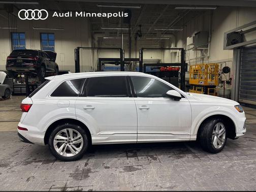 2023 Audi Q7 45 Premium