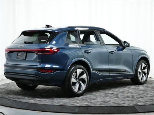 2025 Audi Q6 e-tron Premium Plus quattro