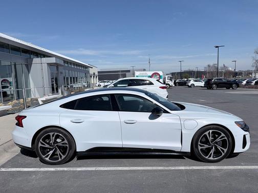 2022 Audi e-tron GT Prestige