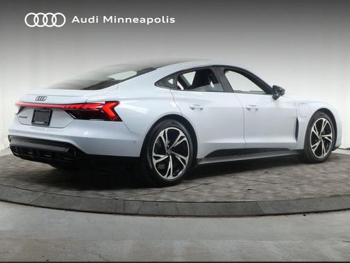 Suzuka Gray Metallic 2022 Audi e-tron GT Prestige