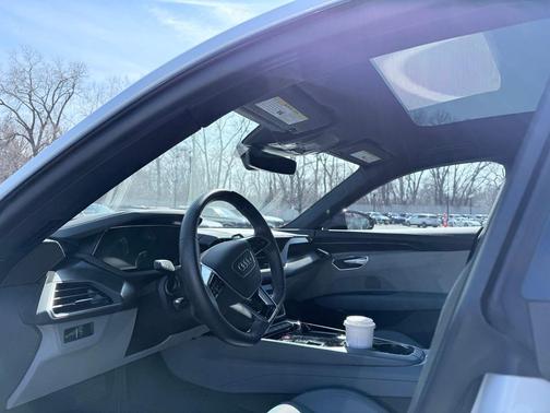 Suzuka Gray Metallic 2022 Audi e-tron GT Prestige