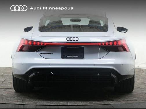 Suzuka Gray Metallic 2022 Audi e-tron GT Prestige