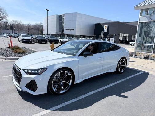 Suzuka Gray Metallic 2022 Audi e-tron GT Prestige