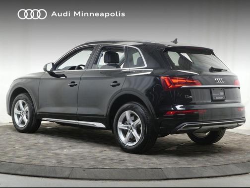 Mythos Black Metallic 2023 Audi Q5 40 Premium