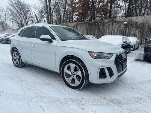 2023 Audi Q5 45 S line Premium Plus