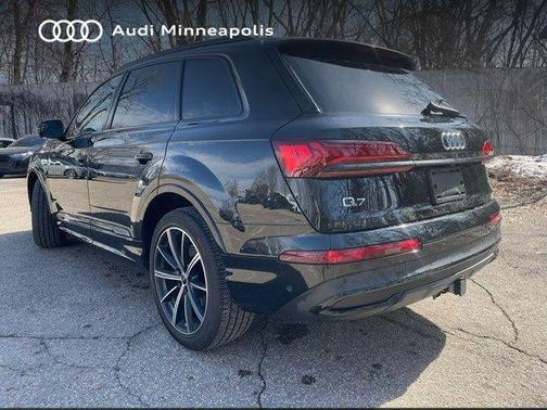 Mythos Black Metallic 2023 Audi Q7 55 Premium Plus