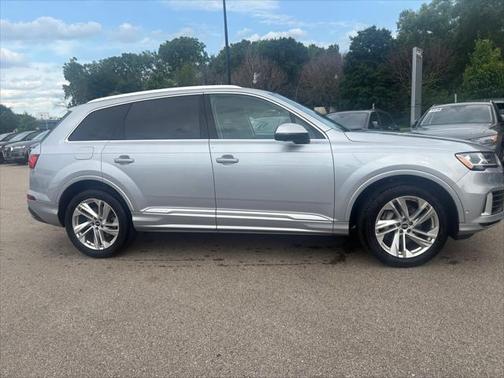 2022 Audi Q7 55 Premium Plus