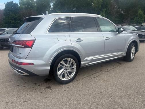 2022 Audi Q7 55 Premium Plus