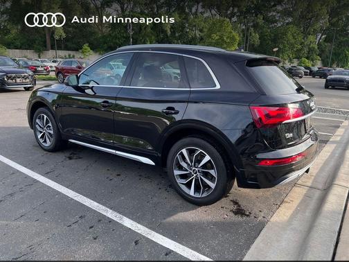 Mythos Black Metallic 2021 Audi Q5 45 Premium Plus