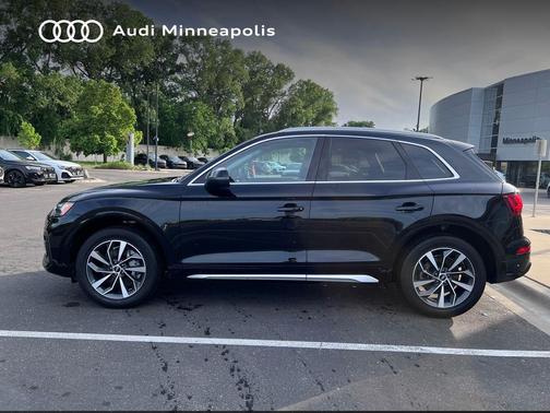 Mythos Black Metallic 2021 Audi Q5 45 Premium Plus