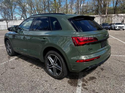 District Green Metallic 2023 Audi Q5 e 55 S line Premium Plus