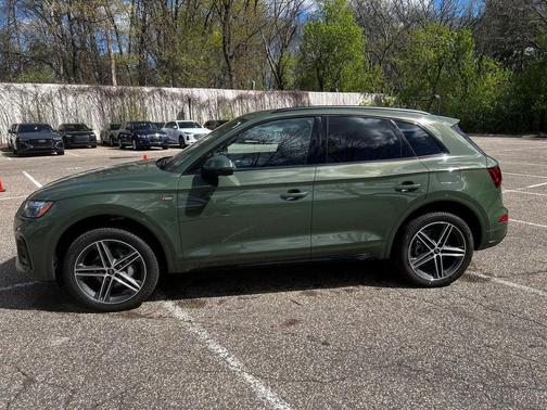District Green Metallic 2023 Audi Q5 e 55 S line Premium Plus