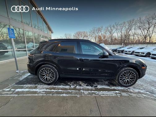 2022 Porsche Cayenne Cayenne