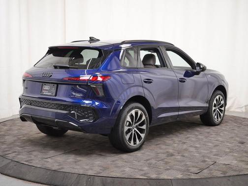 Navarra Blue Metallic 2026 Audi Q3 TFSI quattro S tronic