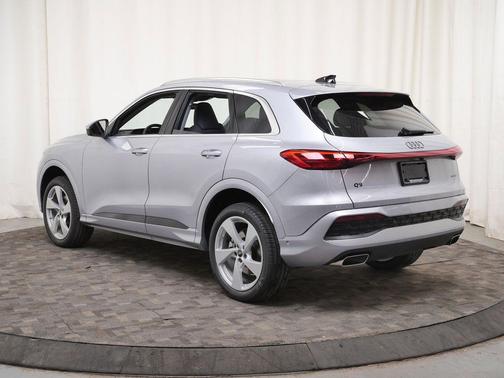 Florett Silver Metallic 2026 Audi Q5 Premium Plus TFSI quattro S tronic