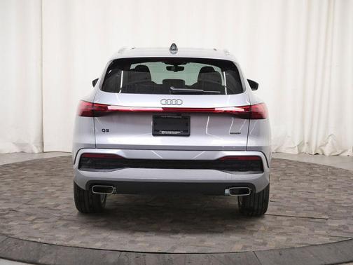 Florett Silver Metallic 2026 Audi Q5 Premium Plus TFSI quattro S tronic