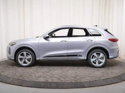 Florett Silver Metallic 2026 Audi Q5 Premium Plus TFSI quattro S tronic