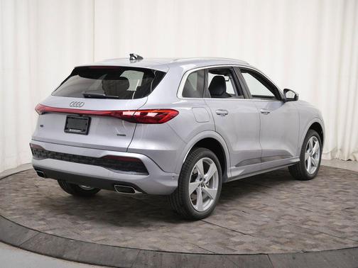 Florett Silver Metallic 2026 Audi Q5 Premium Plus TFSI quattro S tronic