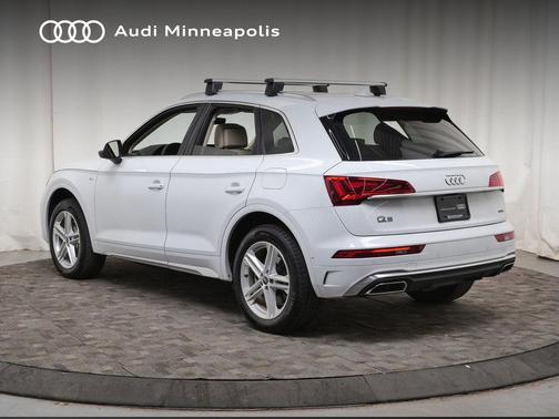 Glacier White Metallic 2023 Audi Q5 e 55 S line Prestige